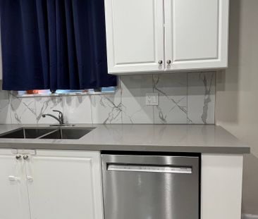 Luxury unit just renovated to current condo standards, large bright... - Photo 1