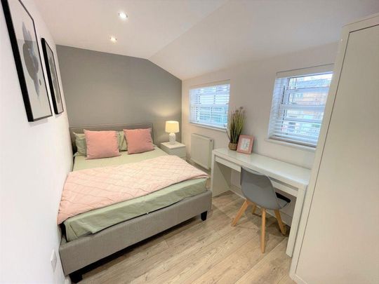 1 bedroom in a house share to rent - Photo 1