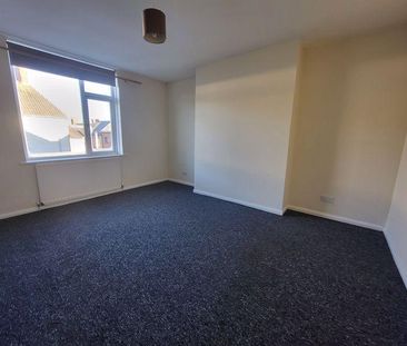 3 bedroom end of terrace house to rent - Photo 3