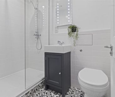 2 bedroom penthouse to rent - Photo 4