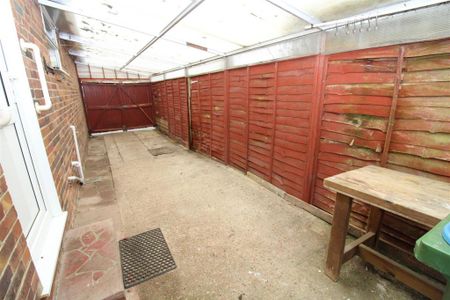 3 bedroom detached bungalow to rent - Photo 3