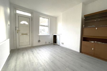 Cross Street - Photo 5