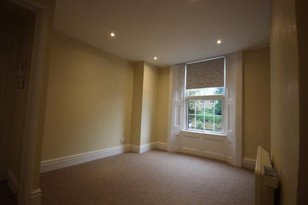 1 bedroom Flat to let - Photo 4