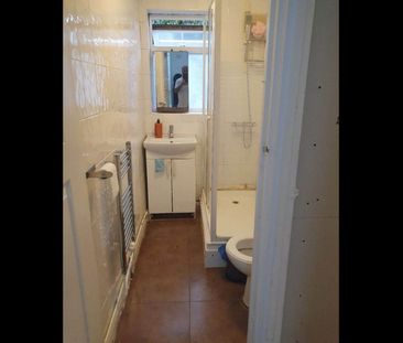 Room in a Shared House, Ilford, IG1 - Photo 5