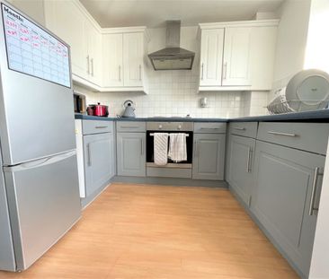 A 1 Bedroom Flat Instruction to Let in - Photo 2