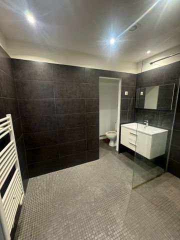 Location Appartement 4 pièces 75m² MARSEILLE 11ème - Photo 4