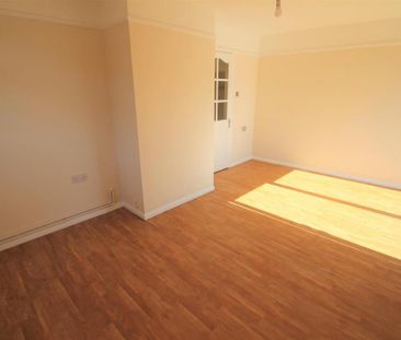 3 bedroom end of terrace house to rent - Photo 1