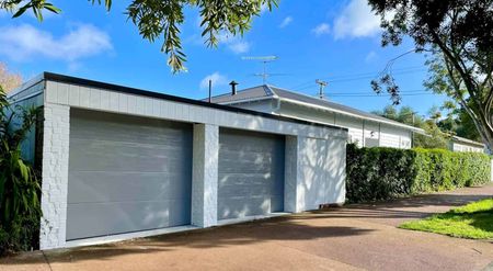 Renovated Fabulous Family Home – Warm, Sunny, ... - Photo 2