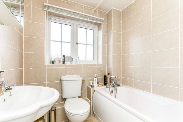 2 bedroom house to rent - Photo 1