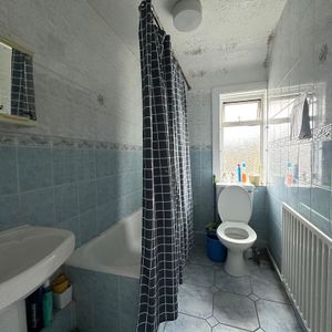 Begonia Walk, East Acton, W12 0BE - Photo 3