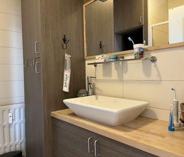 Centraal gelegen appartement met twee slaapkamers. - Photo 2