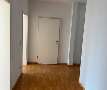 Moderne 3-Raum-Wohnung mit Balkon nahe des Lene-Voigt-Parks - Photo 1