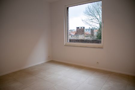 Volledig gerenoveerd appartement in het centrum. - Photo 2