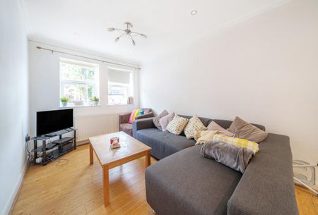 4 bedroom semi-detached house to rent - Photo 5
