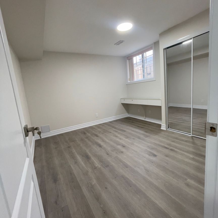 For Lease - 5522 Fleur-De-Lis Court, Mississauga, Ontario - Photo 1