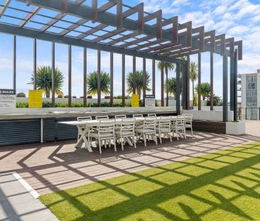 Furnished Bedroom Apartment with Rooftop Entertaining - Photo 6