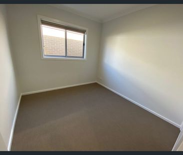 Spacious 4-Bedroom Family Living with Modern Comforts in Mambourin - Photo 2