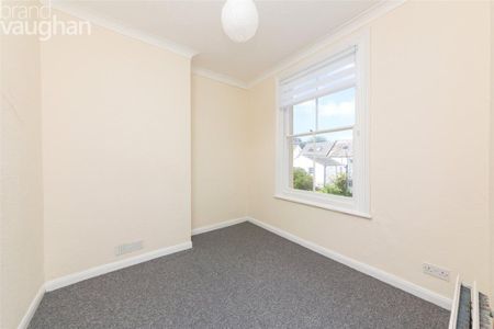 3 bedroom flat to rent - Photo 3