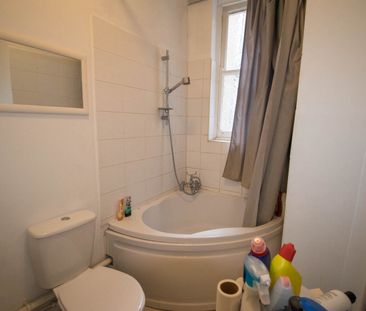 Room in a Shared Flat, West Kensington Mansions, W14 - Photo 2