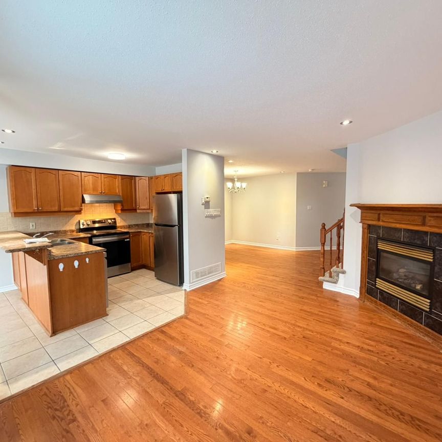 For Lease - 21 Cresthaven Drive, Barrhaven, Ontario - Photo 1