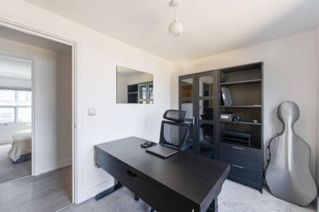 3 bedroom flat to rent - Photo 2