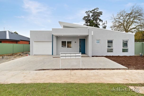 Room 7/9 Nyora Grove, Mount Helen - Photo 1
