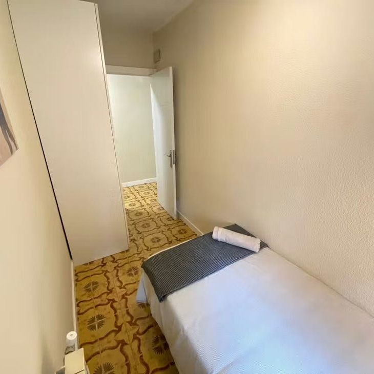 Calle de Sierra Carbonera, Madrid, Community of Madrid 28053 - Foto 1