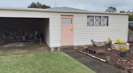 Cosy Family Home in Waihi Township - Photo 4