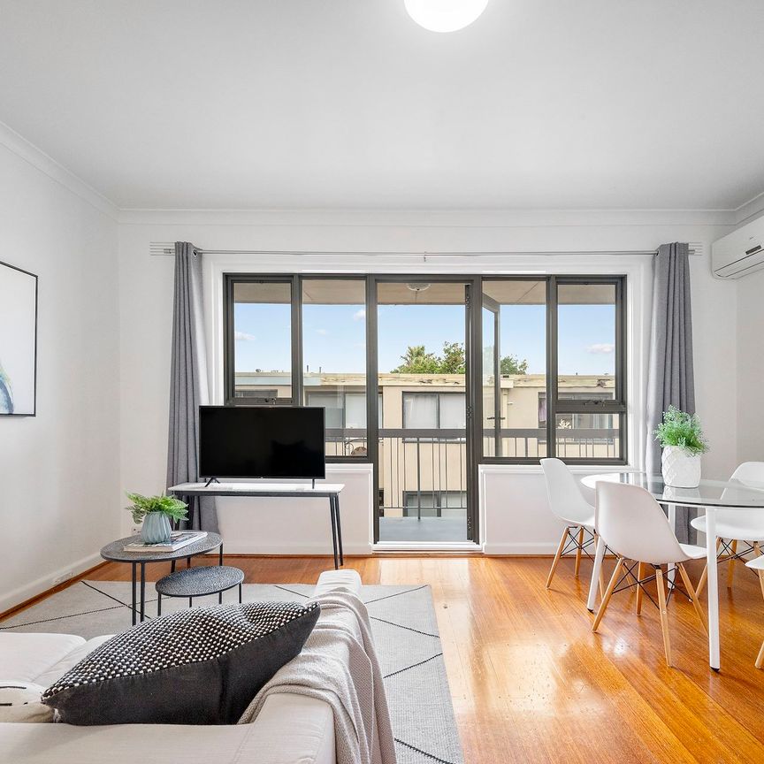 Unit 8/17 Burnett Street, St Kilda. - Photo 1