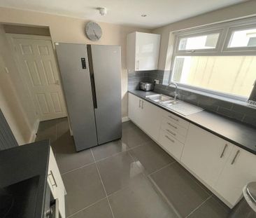 6 bedroom terraced house to rent - Photo 4