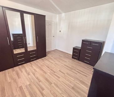 Woodcroft Avenue - Photo 5