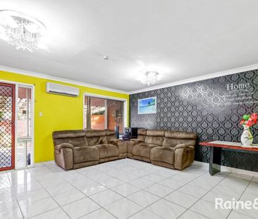 LOCATION IS THE KEY! LOVELY 2 BEDROOM VILLA IN INGLEBURN FOR LEASE! - Photo 2