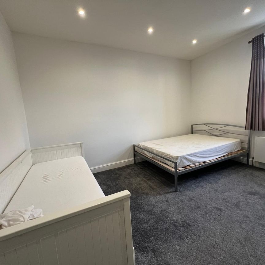 1 Bed Flat, St. Marys Road, IG1 - Photo 1
