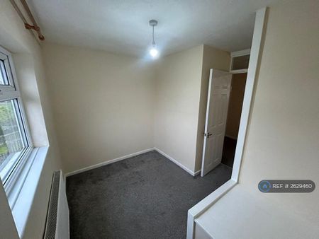 3 bedroom end of terrace house to rent - Photo 4