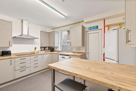 House share to rent - Photo 2