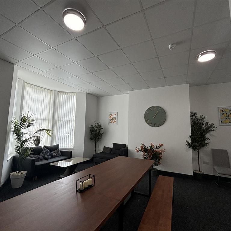 21 bedroom house share to rent - Photo 1