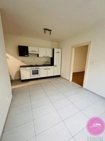 Pronájem krásného bytu 2+kk na ulici Dukelská v Olomouci. - Fotografie 2