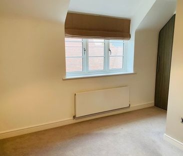 Sargent Square, Broadway, WR12 - Photo 1