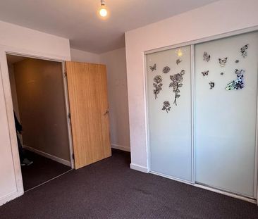 2 bedroom ground floor flat to rent - Photo 3