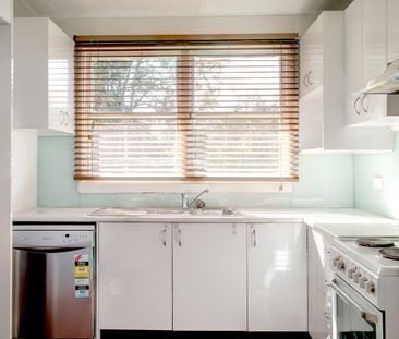 3 BEDROOM HOME WITH AIR CON - Photo 3