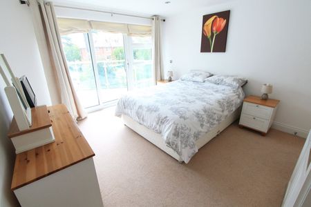 2 bed flat to rent in Boscombe Spa Road, Bournemouth, BH5 - Photo 3