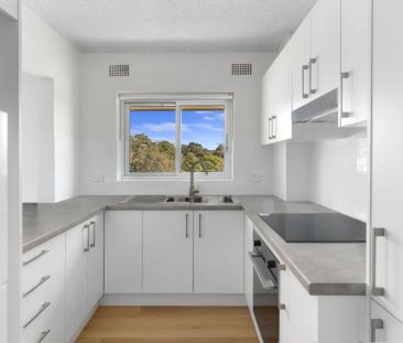 Sunny And Bright One Bedder with Fabulous Golf Course Views - Photo 3