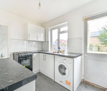 3 bedroom semi-detached house to rent - Photo 6