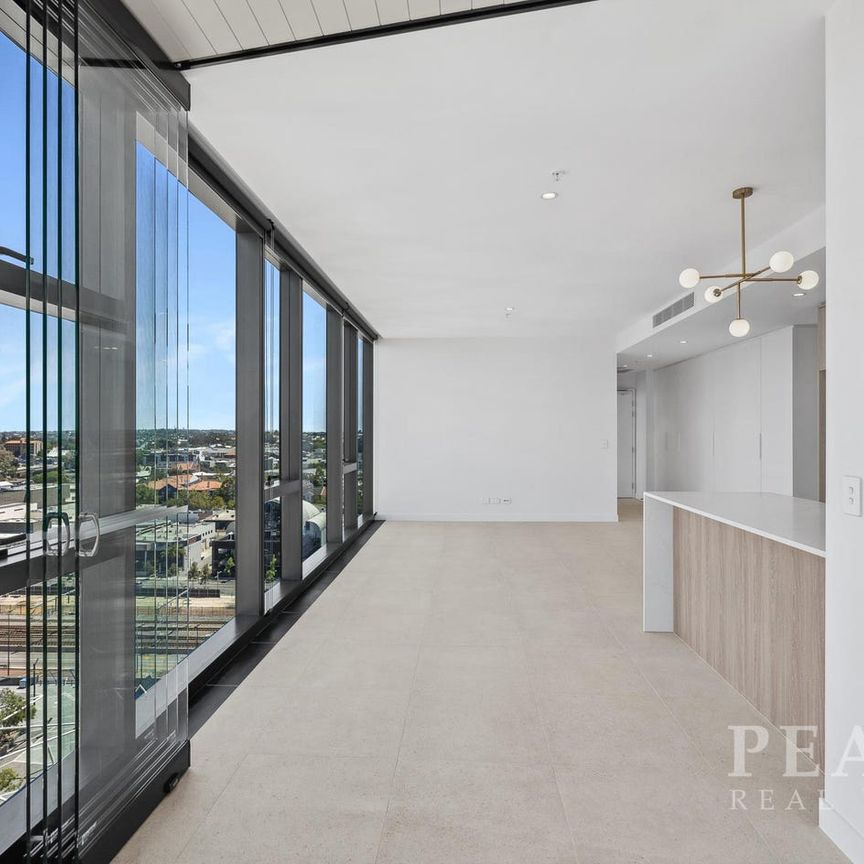 EXECUTIVE LIVING - Photo 1