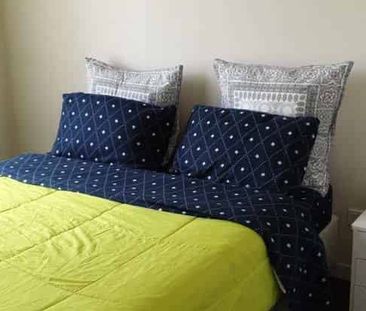 Furnished 3 bedroom property with master ensuite - Photo 2