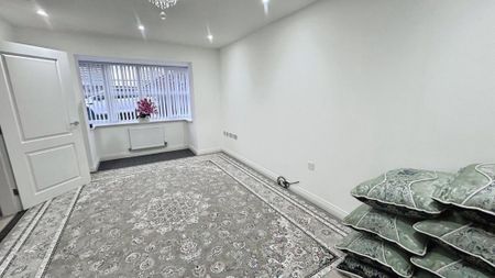 4 bedroom detached house to rent - Photo 4