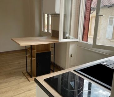 CHARLIEU T2 1ER ETAGE - Photo 3