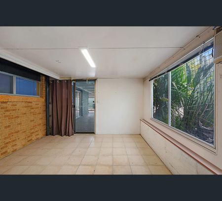 17 Estramina Rd, Regents Park, Qld 4118 - Photo 2