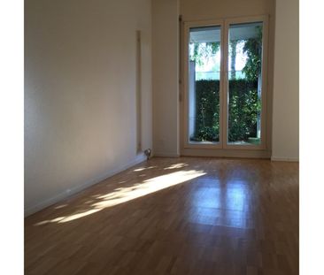Sunny 4.5-room apartment on the ground floor is waiting for you! - Photo 1