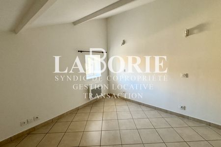 À Entraigues-Sur-La-Sorgue, appartement T2 en location 560 EUR - Photo 2